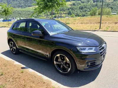 Audi Q5 45 TFSI Quattro — SUV premium avec moteur essence haute performance — vue extérieure