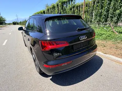 Audi Q5 45 TFSI Quattro — SUV premium avec moteur essence haute performance — intérieur