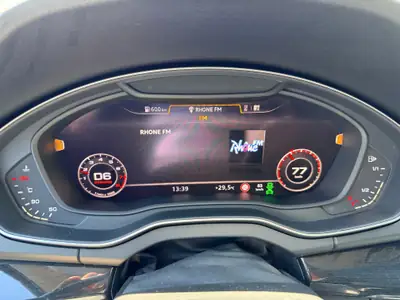 Audi Q5 45 TFSI Quattro — SUV premium avec moteur essence haute performance — détail