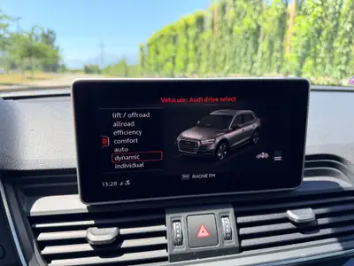Audi Q5 45 TFSI Quattro — SUV premium avec moteur essence haute performance — Miniature 7