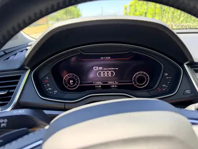 Audi Q5 45 TFSI Quattro — SUV premium avec moteur essence haute performance — Miniature 8