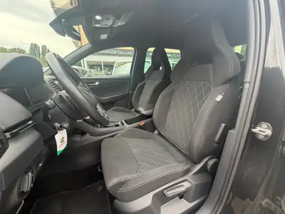 Skoda Karoq 1.5 TSI SportLine — SUV compact dynamique, 2 jeux de roues inclus — Miniatura 10