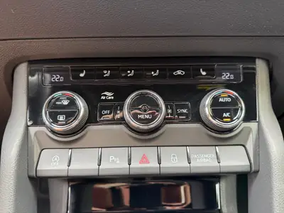 Skoda Karoq 1.5 TSI SportLine — SUV compact dynamique, 2 jeux de roues inclus — Miniatura 23