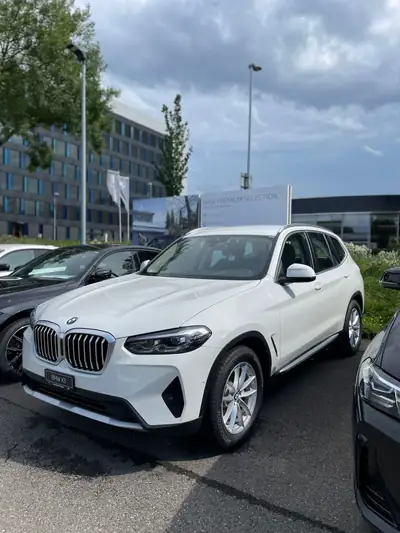 BMW X3 20d xDrive 2023 — SUV premium diesel, 39 500 km, traction intégrale — vista posteriore