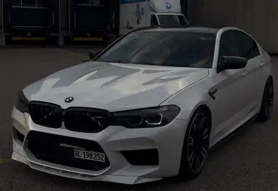 BMW M5 xDrive Drivelogic — 599 ch et système Akrapović, performances maximales — vista esterna