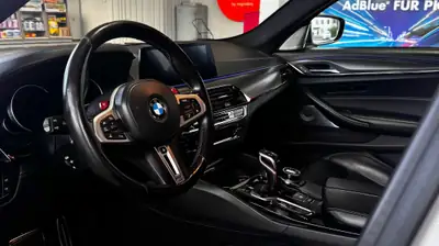 BMW M5 xDrive Drivelogic — 599 ch et système Akrapović, performances maximales — vista posteriore