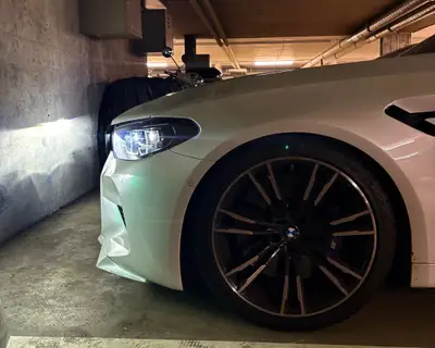 BMW M5 xDrive Drivelogic — 599 ch et système Akrapović, performances maximales — dettaglio