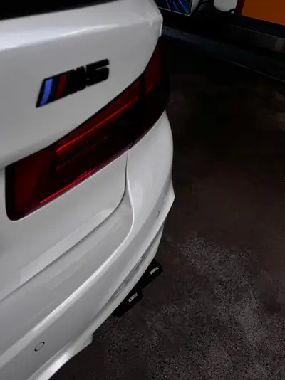 BMW M5 xDrive Drivelogic — 599 ch et système Akrapović, performances maximales — Miniatura 9