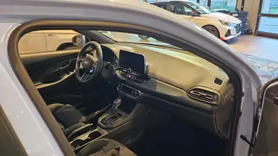 Hyundai i30 N 2.0 T-GDi — Sportive thermique rare, 28'000 km seulement — Miniature 19