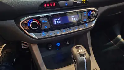 Hyundai i30 N 2.0 T-GDi — Sportive thermique rare, 28'000 km seulement — Miniature 26