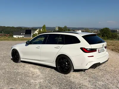 BMW 330d xDrive Touring — Break diesel performant, entretien complet — rear view
