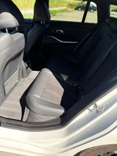 BMW 330d xDrive Touring — Break diesel performant, entretien complet — dashboard
