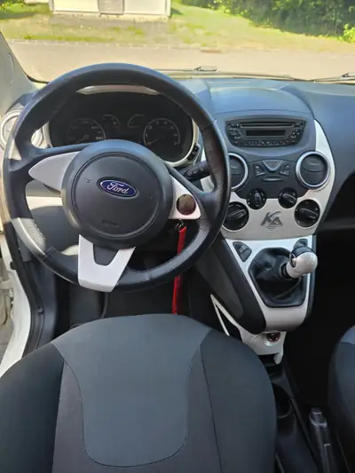 Ford KA 1.2 i Trend 2012 — Citadine économique, sans accident, parfaite pour la ville — vista posteriore