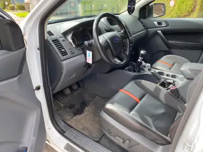 Ford Ranger 3.2 TDCi 4x4 Wildtrak — Pick-up robuste 200 ch, 170'000 km — Armaturenbrett