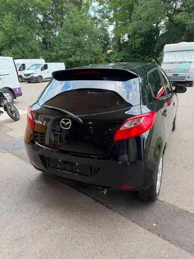 Mazda 2 1.5 MZR Sport 2011 — Citadine fiable, 73 500 km, entretien suivi — vista posteriore