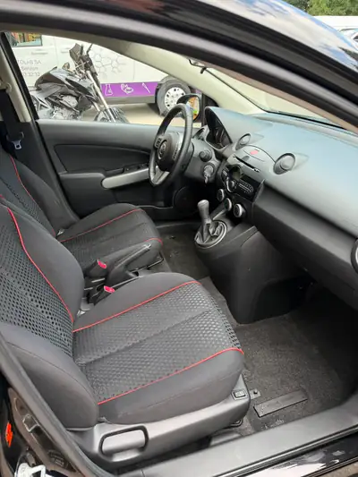 Mazda 2 1.5 MZR Sport 2011 — Citadine fiable, 73 500 km, entretien suivi — dettaglio