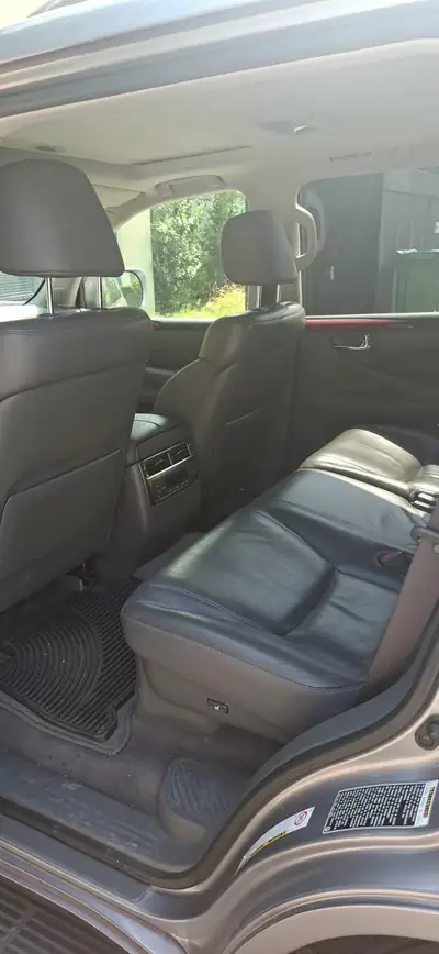 Lexus LX 570 V8 — Le SUV 7 places ultime, sans accident, entretien Toyota — vista posteriore