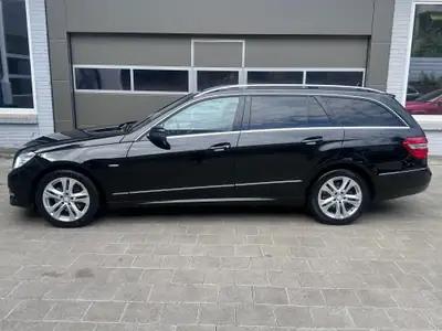 Mercedes-Benz E 250 CGI BlueEFFICIENCY — Break élégant, moteur efficace, kilométrage maîtrisé — Heckansicht