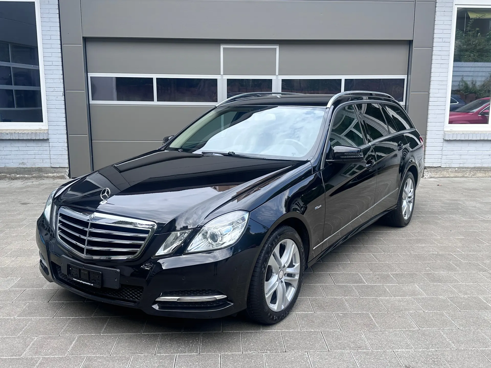 Mercedes-Benz E 250 CGI BlueEFFICIENCY — Break élégant, moteur efficace, kilométrage maîtrisé — Außenansicht