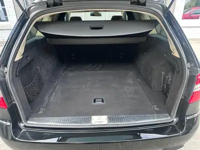 Mercedes-Benz E 250 CGI BlueEFFICIENCY — Break élégant, moteur efficace, kilométrage maîtrisé — Miniatur 9