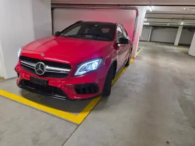 Mercedes-Benz GLA 45 AMG — Performance et sportivité dans un compact SUV — Armaturenbrett