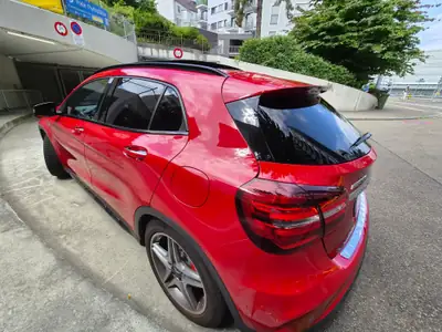 Mercedes-Benz GLA 45 AMG — Performance et sportivité dans un compact SUV — Miniatur 7