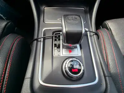 Mercedes-Benz GLA 45 AMG — Performance et sportivité dans un compact SUV — Miniatur 12