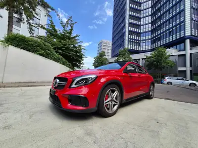 Mercedes-Benz GLA 45 AMG — Performance et sportivité dans un compact SUV — Miniatur 18