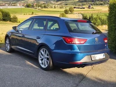 SEAT Leon ST 2.0 TDI 184 — Break diesel performant, 97'000 km, attelage inclus — side view