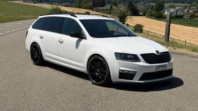 Skoda Octavia 2.0 TSI RS DSG — 313 ch tunée APR, break sportif et efficace — vista esterna