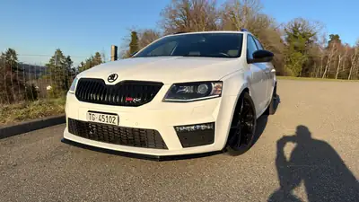 Skoda Octavia 2.0 TSI RS DSG — 313 ch tunée APR, break sportif et efficace — vista posteriore