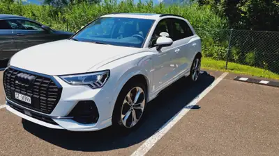 Audi Q3 2.0 45 TFSI S line quattro — SUV sportif, 32 000 km seulement — cruscotto