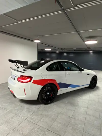 BMW M2 CS — Coupé sportif 450 ch, manuel intégral, 15'000 km seulement — vista esterna