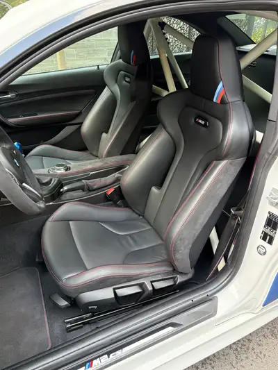 BMW M2 CS — Coupé sportif 450 ch, manuel intégral, 15'000 km seulement — Miniatura 18