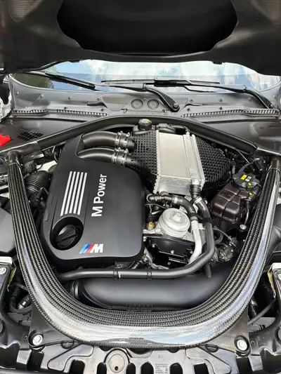 BMW M2 CS — Coupé sportif 450 ch, manuel intégral, 15'000 km seulement — Miniatura 17