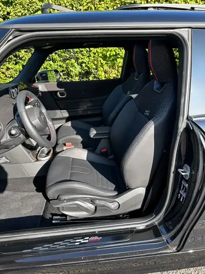 MINI Cooper S (F66) — 204 ch, automatique & kit hiver complet — Innenraum