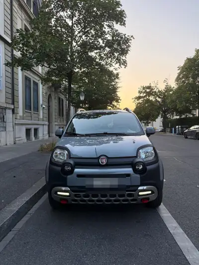 Fiat Panda 0.9 TwinAir Cross 4x4 — Citadine tout-terrain, essence économe et fiable — côté