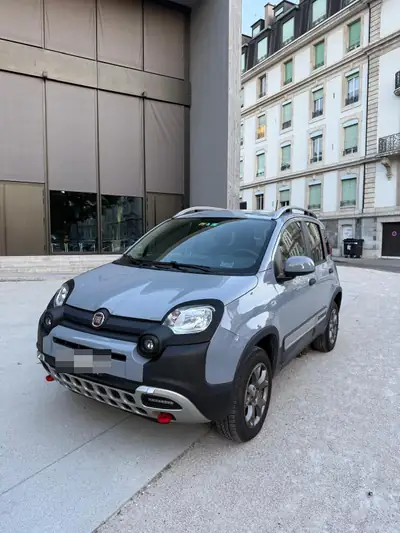Fiat Panda 0.9 TwinAir Cross 4x4 — Citadine tout-terrain, essence économe et fiable — tableau de bord