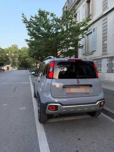 Fiat Panda 0.9 TwinAir Cross 4x4 — Citadine tout-terrain, essence économe et fiable — Miniature 8