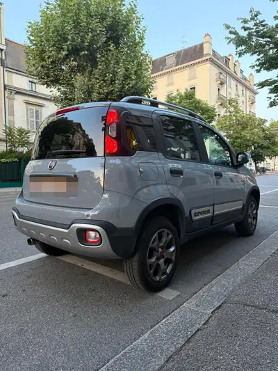 Fiat Panda 0.9 TwinAir Cross 4x4 — Citadine tout-terrain, essence économe et fiable — Miniature 9