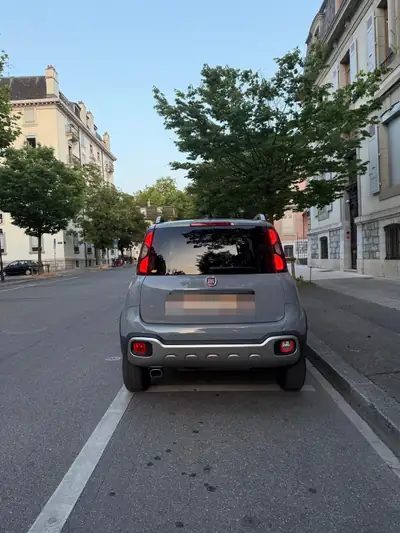 Fiat Panda 0.9 TwinAir Cross 4x4 — Citadine tout-terrain, essence économe et fiable — Miniature 12