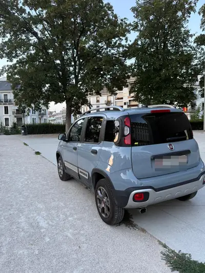 Fiat Panda 0.9 TwinAir Cross 4x4 — Citadine tout-terrain, essence économe et fiable — Miniature 10