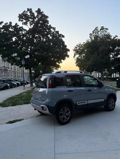 Fiat Panda 0.9 TwinAir Cross 4x4 — Citadine tout-terrain, essence économe et fiable — Miniature 14