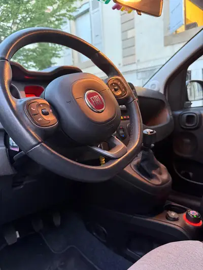 Fiat Panda 0.9 TwinAir Cross 4x4 — Citadine tout-terrain, essence économe et fiable — Miniature 15