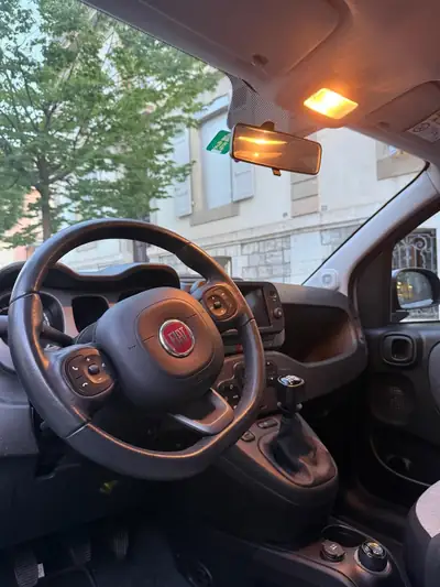 Fiat Panda 0.9 TwinAir Cross 4x4 — Citadine tout-terrain, essence économe et fiable — Miniature 16