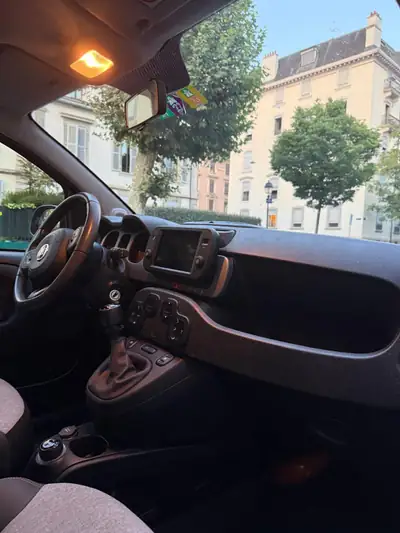 Fiat Panda 0.9 TwinAir Cross 4x4 — Citadine tout-terrain, essence économe et fiable — Miniature 17