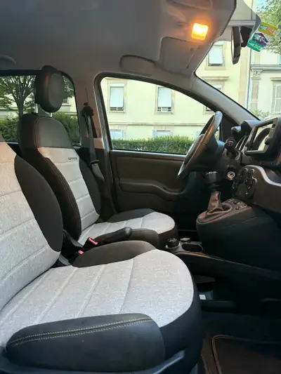 Fiat Panda 0.9 TwinAir Cross 4x4 — Citadine tout-terrain, essence économe et fiable — Miniature 18