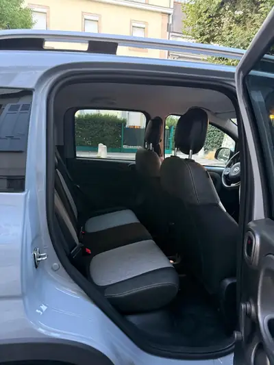 Fiat Panda 0.9 TwinAir Cross 4x4 — Citadine tout-terrain, essence économe et fiable — Miniature 19