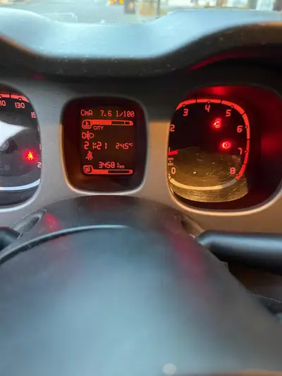 Fiat Panda 0.9 TwinAir Cross 4x4 — Citadine tout-terrain, essence économe et fiable — Miniature 20