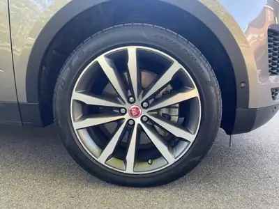 Jaguar E-PACE P250 AWD — SUV British Premium, Traction Intégrale & Équipement Prestige — rear view